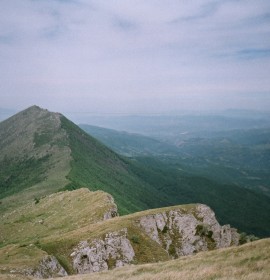 Suva planina, planinarski dom “Studenac”, (860 mnv)